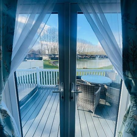 The Poplars Lodge With Hot Tub Йорк Экстерьер фото