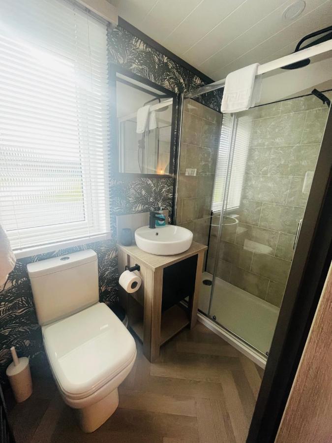 The Poplars Lodge With Hot Tub Йорк Экстерьер фото