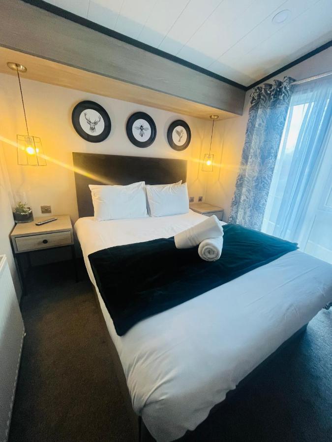 The Poplars Lodge With Hot Tub Йорк Экстерьер фото
